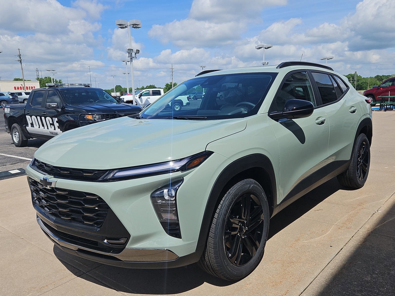 New 2026 Chevrolet Trax ACTIV FWD image 2