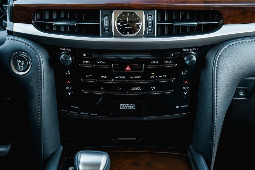 Used 2021 Lexus LX 570 4WD w/ Luxury Package image 23