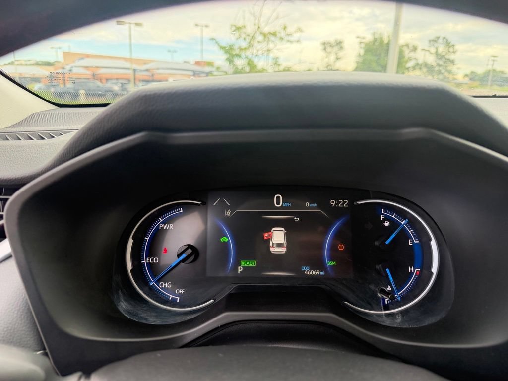 Used 2025 Toyota RAV4 XLE AWD/4WD image 17