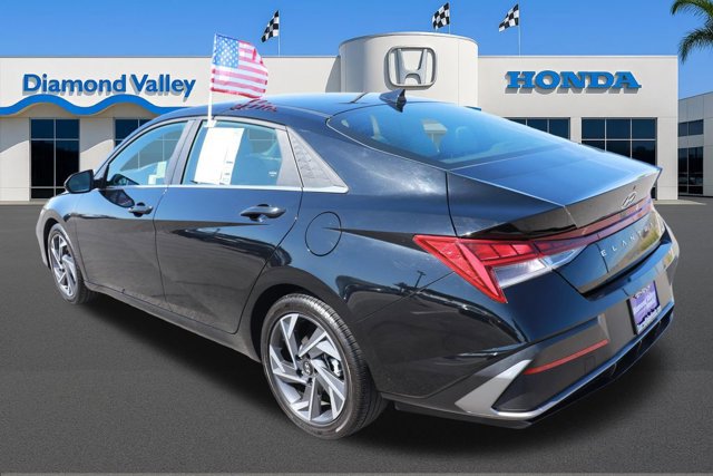 Used 2025 Hyundai Elantra Limited image 4