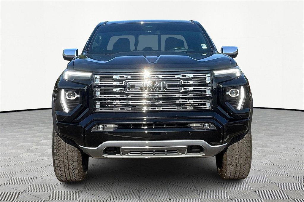 Used 2023 GMC Canyon Denali image 3