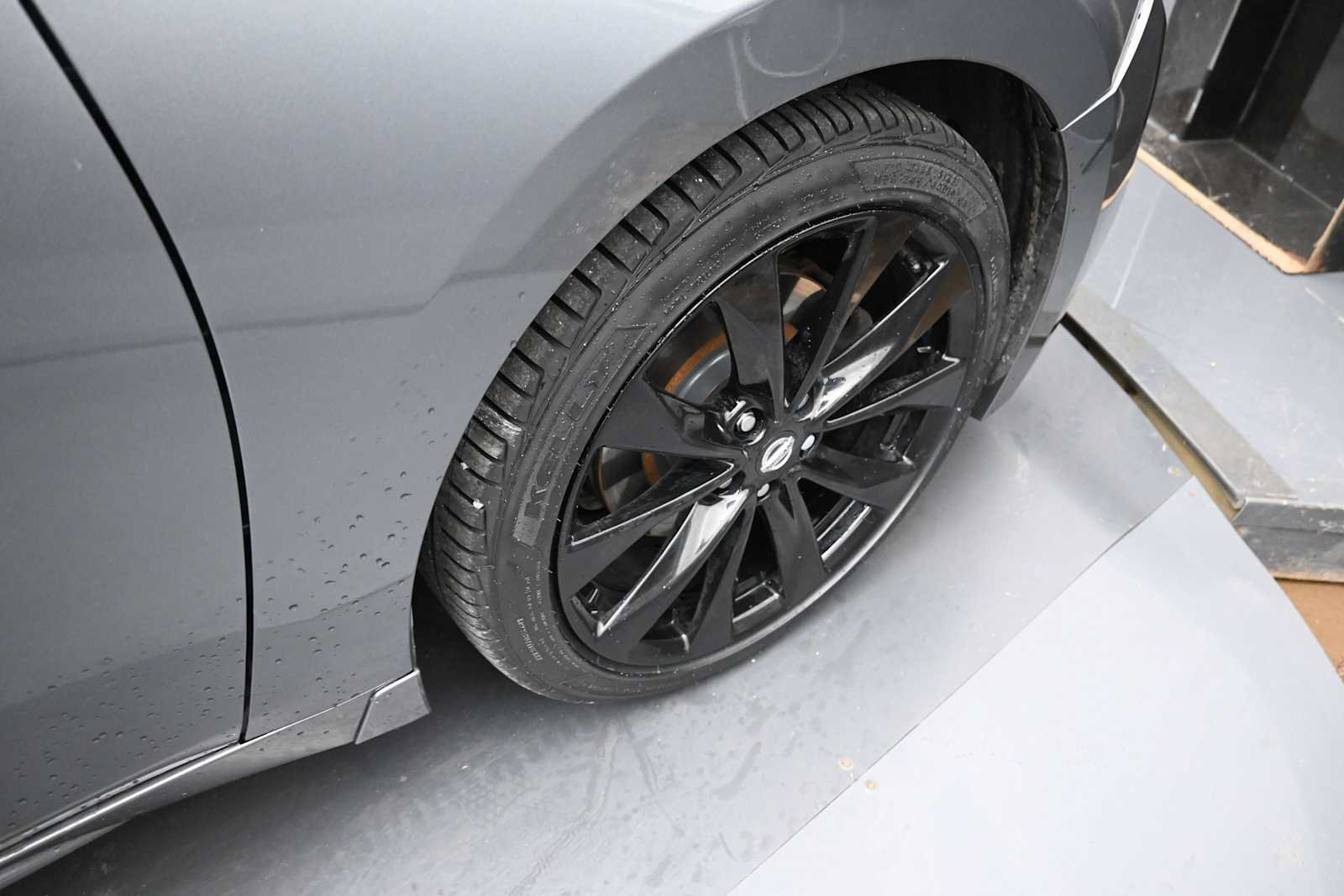 Used 2018 Nissan Maxima SR w/ Midnight Edition FWD image 14