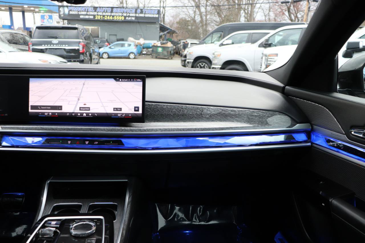 Used 2024 BMW 740i xDrive AWD/4WD image 18