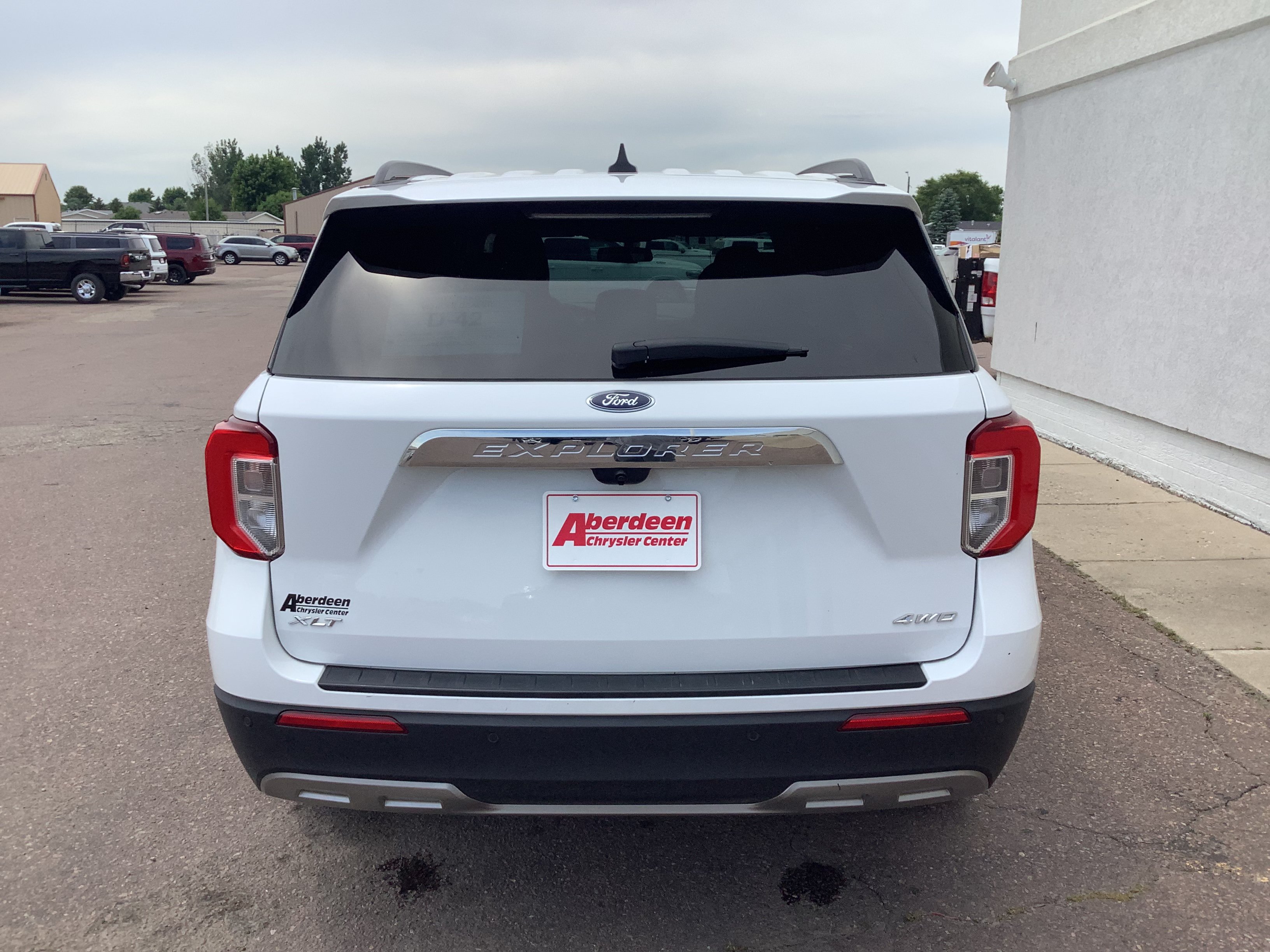Used 2022 Ford Explorer XLT w/ Equipment Group 202A AWD/4WD image 6