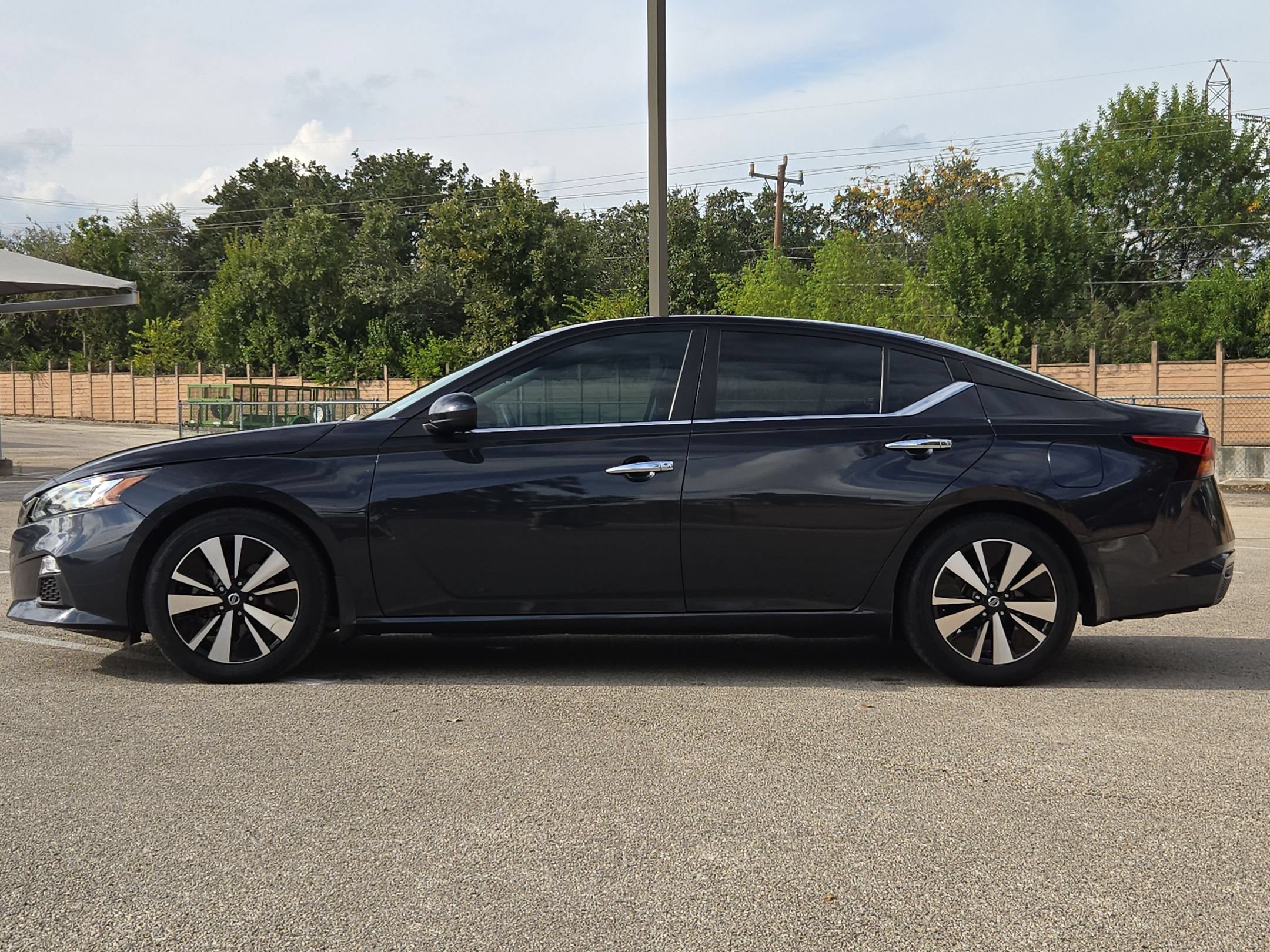 Used 2022 Nissan Altima 2.5 SV FWD image 6