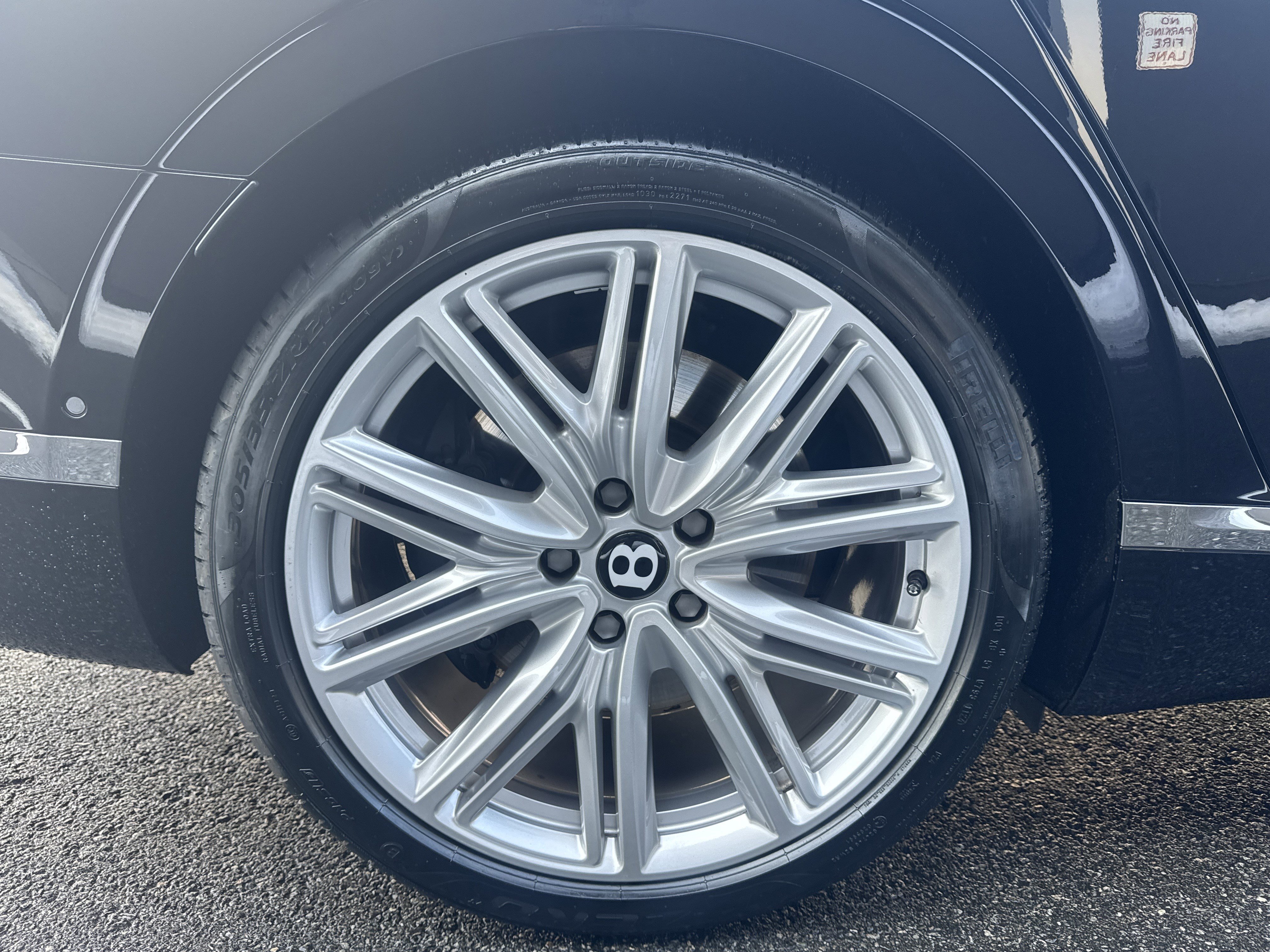 Used 2023 Bentley Flying Spur V8 image 30