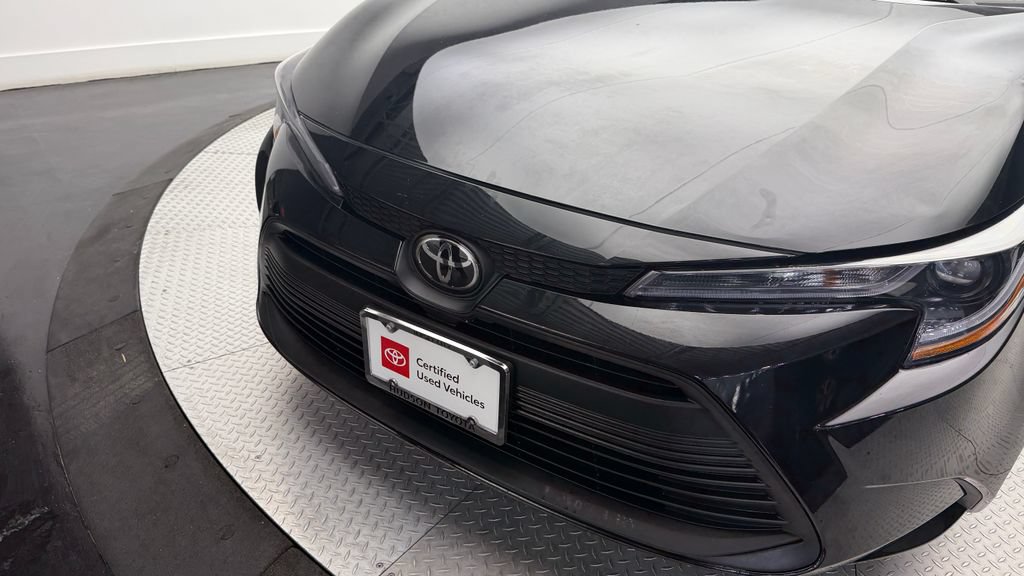 Used 2023 Toyota Corolla LE FWD image 2