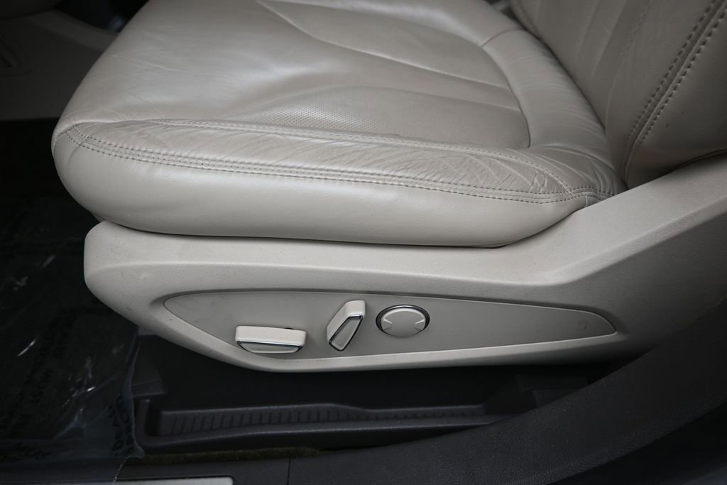 Used 2017 Lincoln MKX Select w/ Select Plus Package FWD image 12
