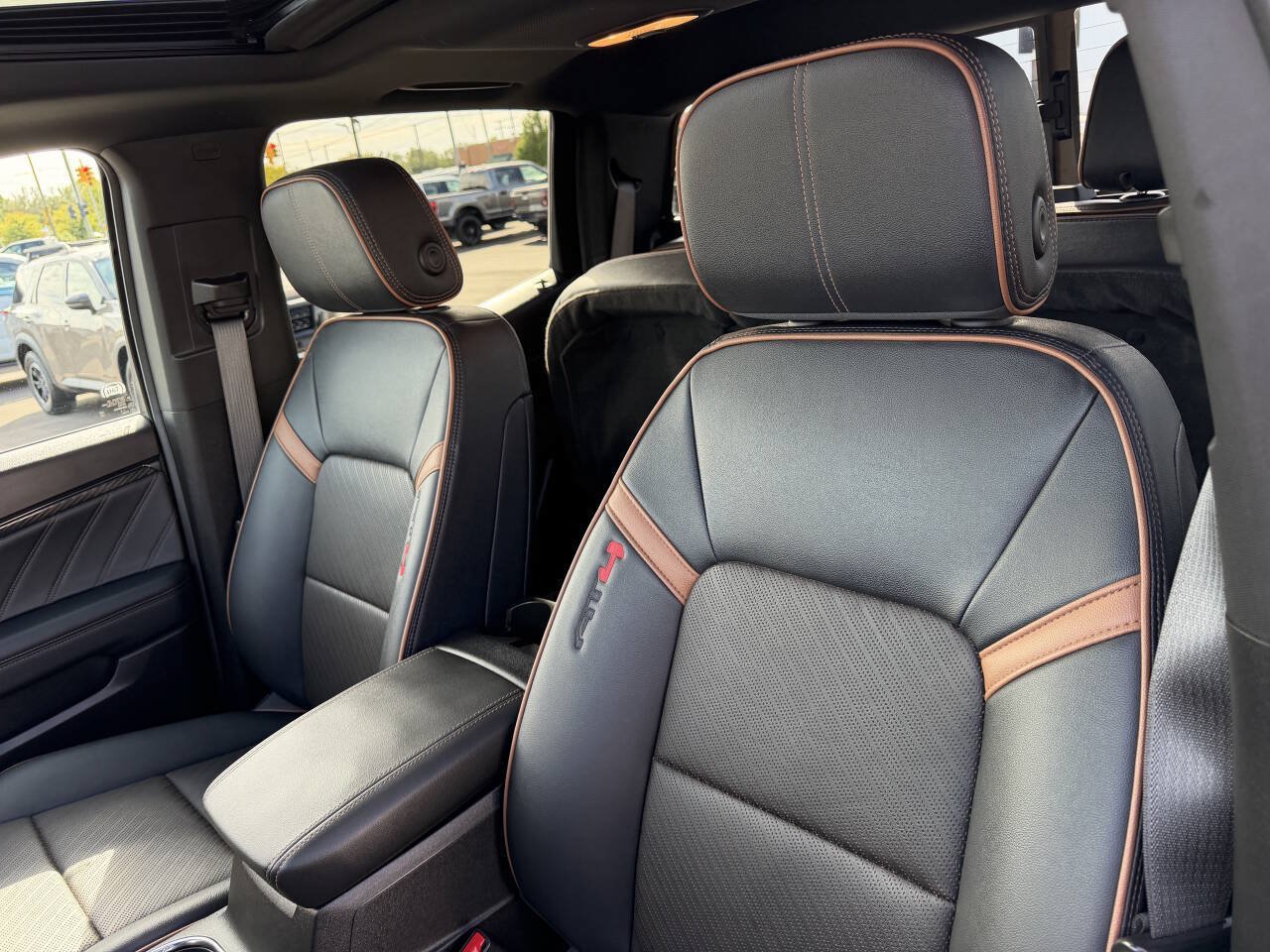 Used 2024 GMC Canyon AT4 w/ AT4 Premium Package AWD/4WD image 15