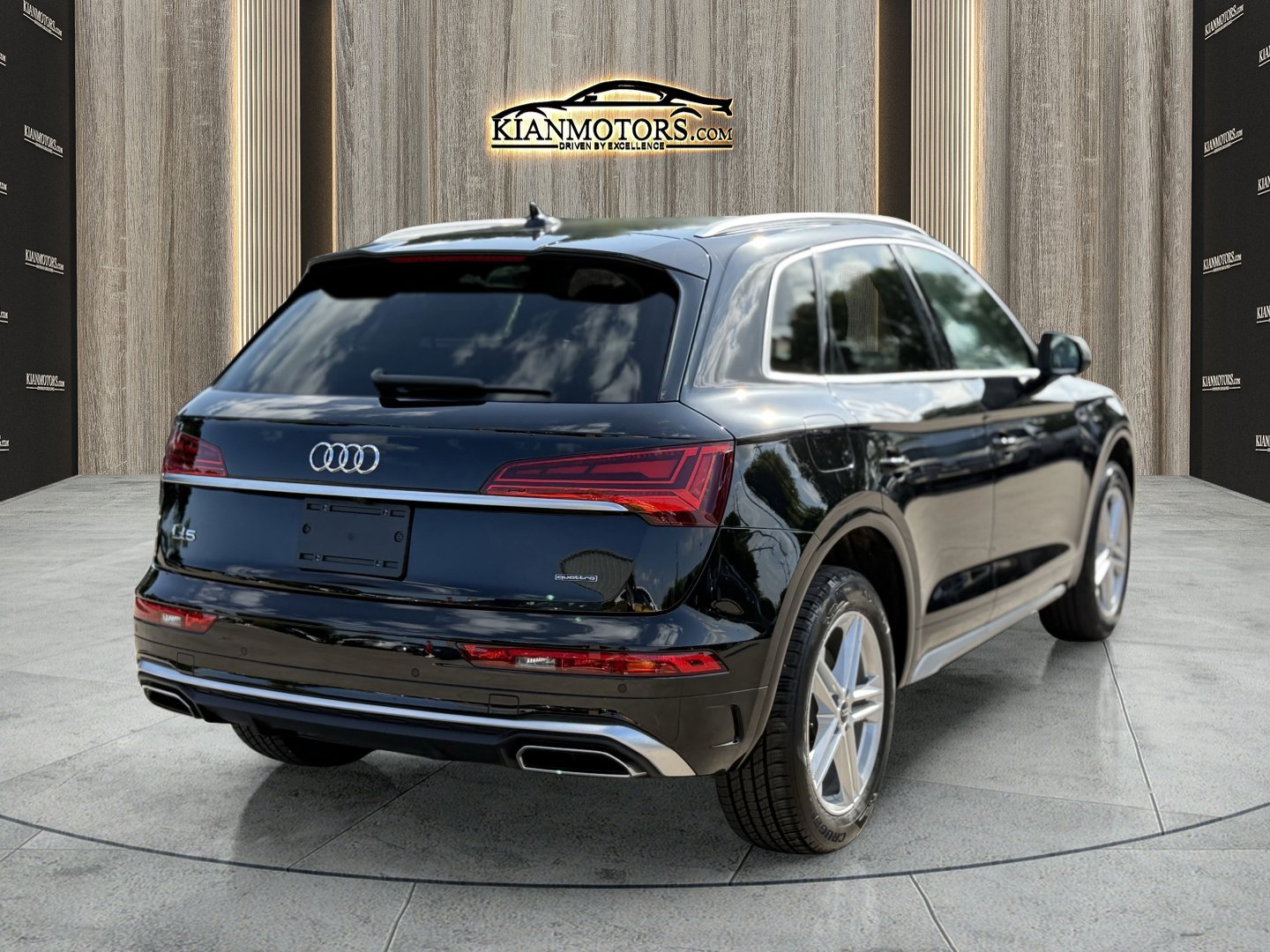 Used 2024 Audi Q5 e Premium w/ Convenience Package image 8