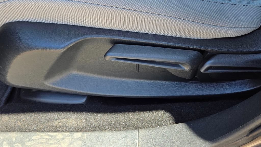 Used 2025 Honda HR-V LX image 14