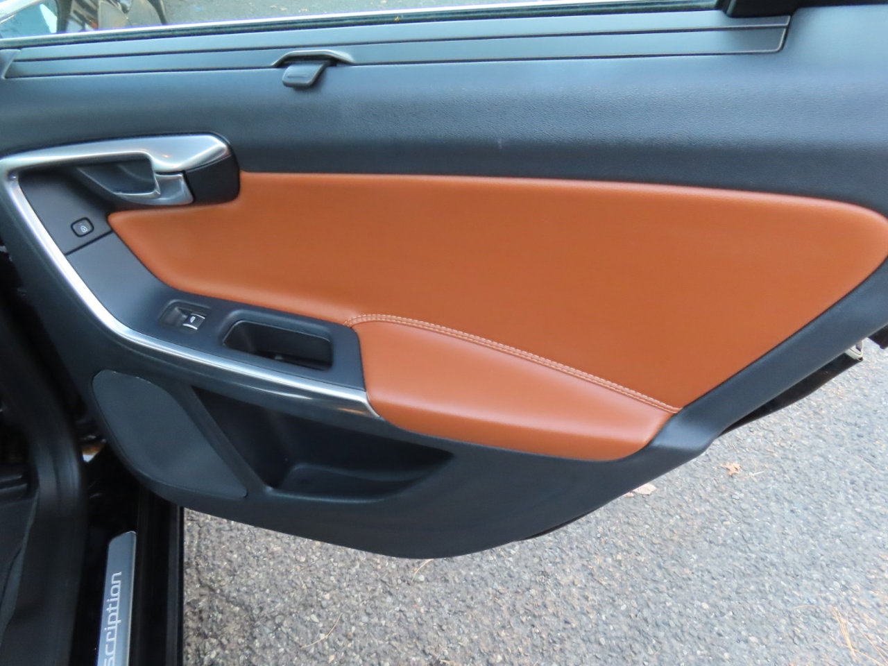 Used 2017 Volvo S60 T5 Inscription image 17