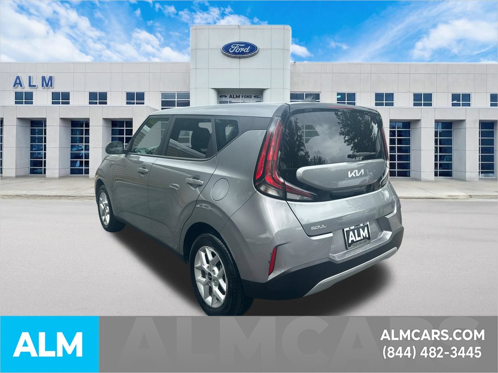 Used 2025 Kia Soul LX w/ LX Technology Package FWD image 8