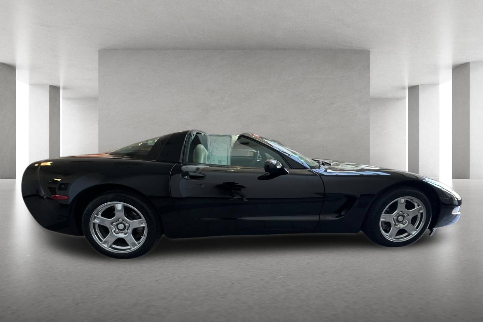 Used 1997 Chevrolet Corvette Coupe RWD image 3