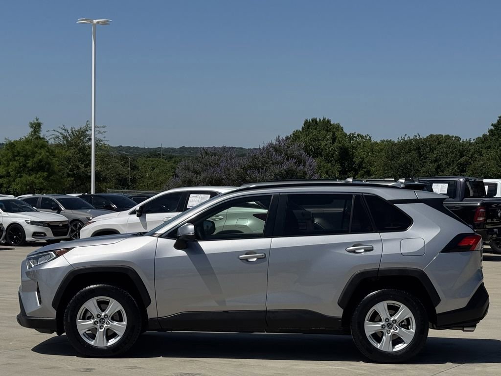 Used 2019 Toyota RAV4 XLE w/ Convenience Package FWD image 3