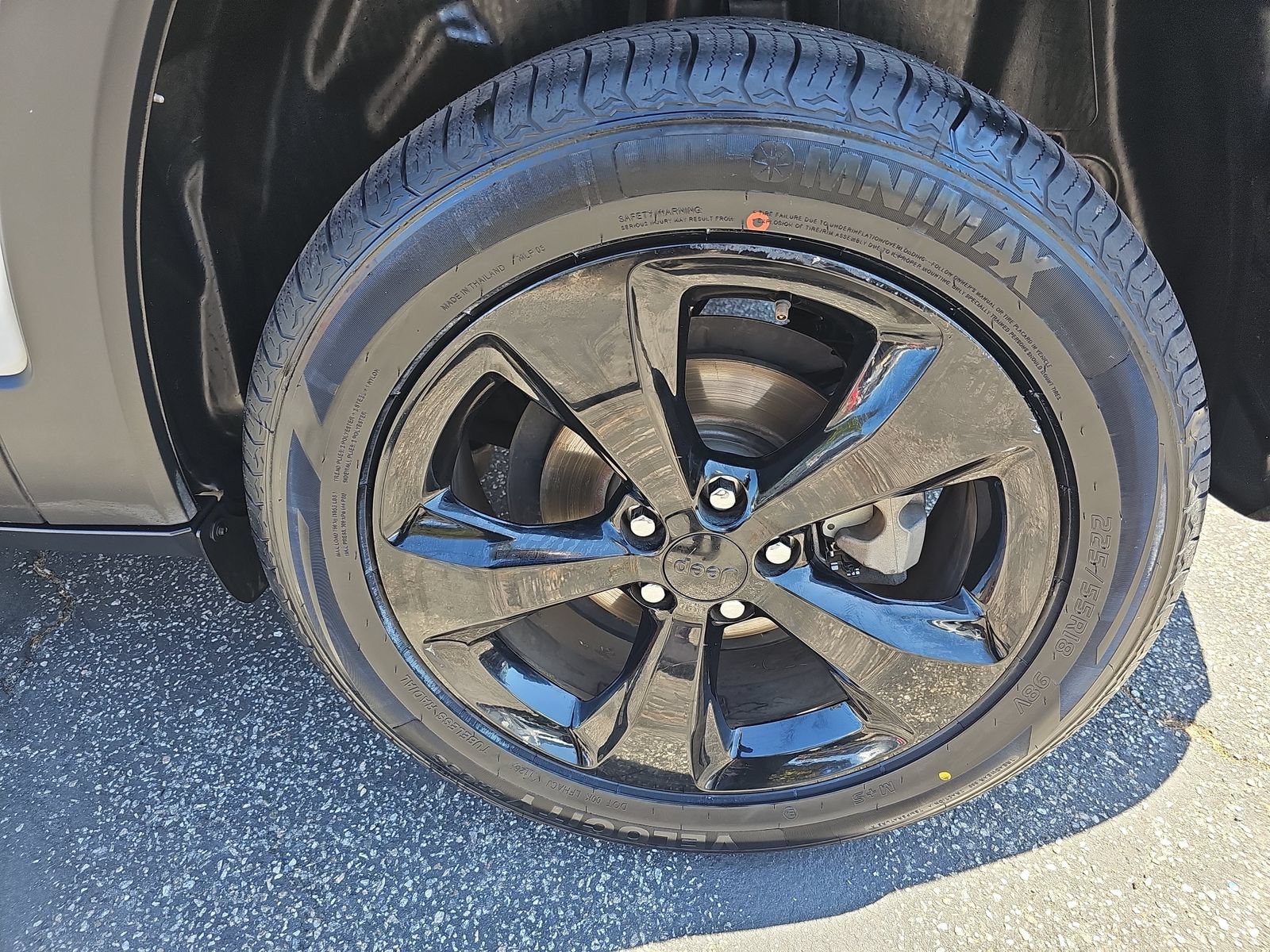 Used 2019 Jeep Cherokee Latitude Plus FWD image 37