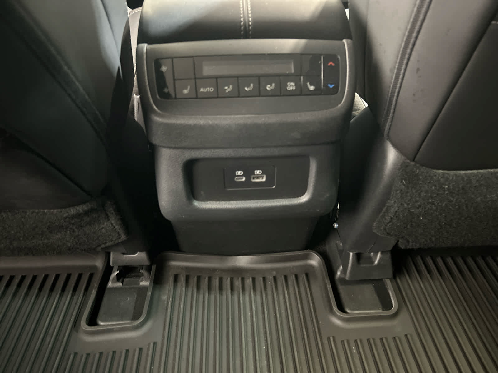 Used 2024 Nissan Pathfinder SL w/ SL Premium Package AWD/4WD image 13
