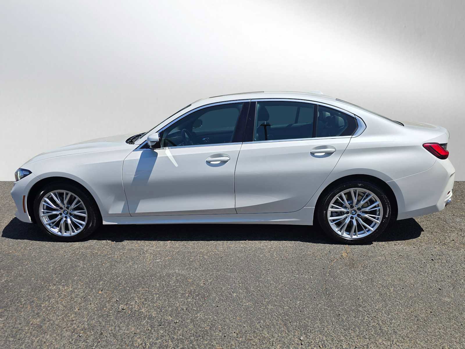 Used 2024 BMW 330i xDrive 330i xDrive w/ Convenience Package image 6