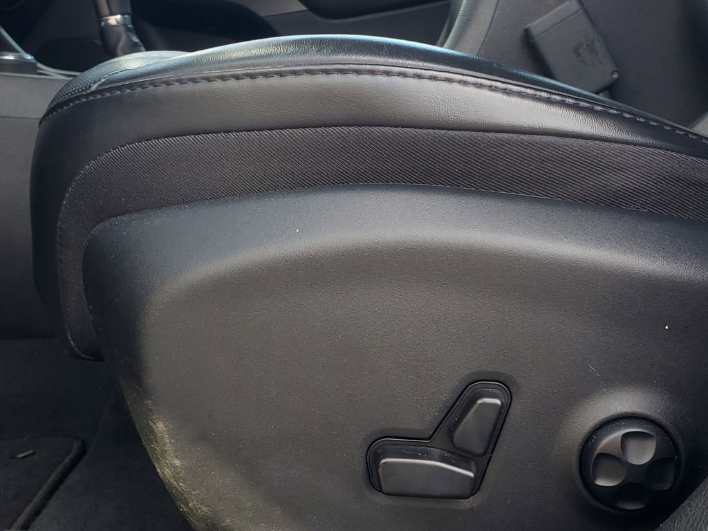 Used 2019 Jeep Cherokee Limited image 15