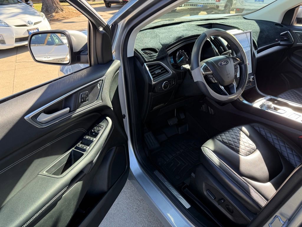 Used 2023 Ford Edge Titanium image 11