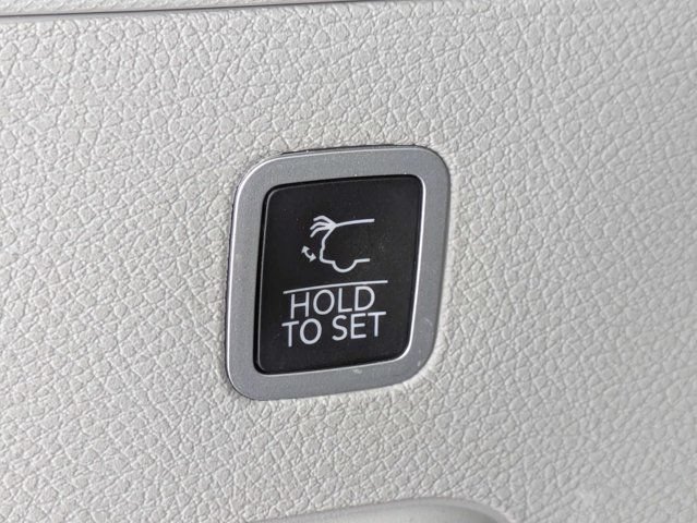 Used 2023 Jeep Grand Wagoneer Series II AWD/4WD image 13