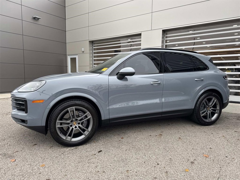 Used 2024 Porsche Cayenne image 3