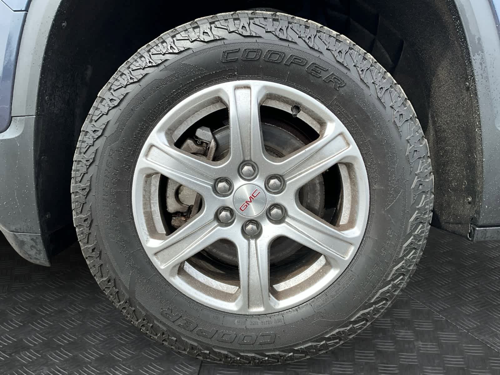Used 2019 GMC Acadia SLE image 12