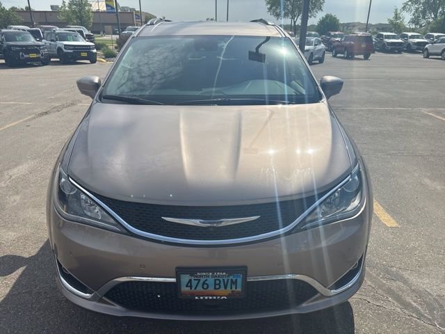 Used 2017 Chrysler Pacifica Touring-L Plus w/ Advanced Safetytec Group FWD image 2