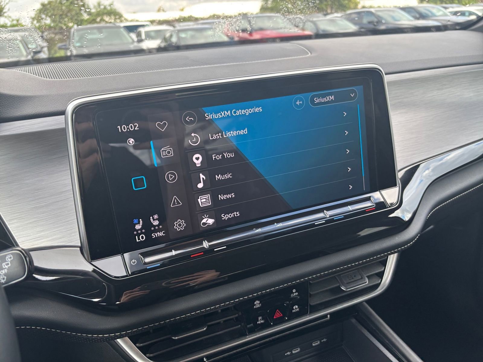 Used 2025 Volkswagen Atlas Cross Sport SE image 21