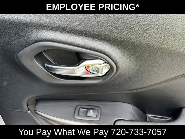 Used 2019 Jeep Cherokee Latitude w/ Cold Weather Group AWD/4WD image 22