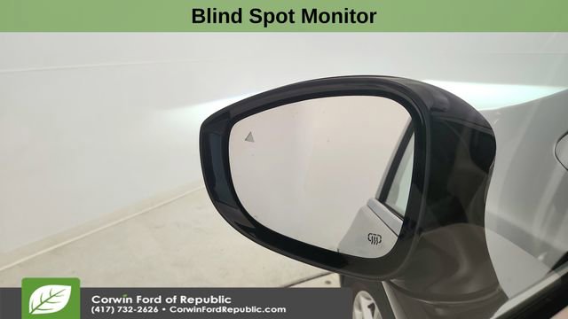 Used 2024 Chrysler Pacifica Touring-L image 12