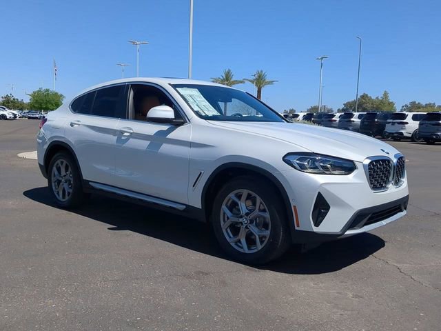 Used 2025 BMW X4 xDrive30i w/ Premium Package image 4