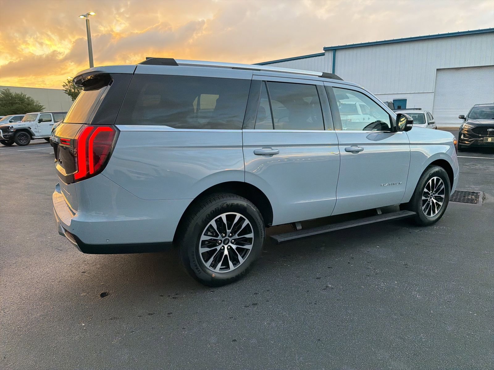 Used 2025 Ford Expedition Platinum image 7