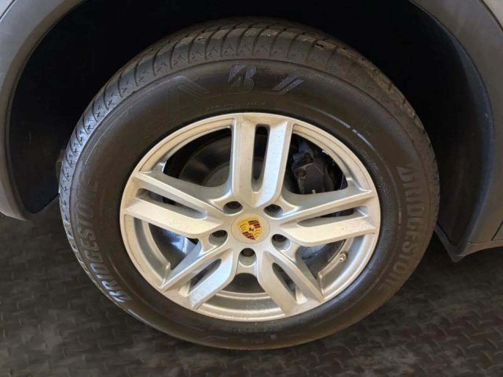 Used 2016 Porsche Cayenne w/ Premium Package Plus image 37