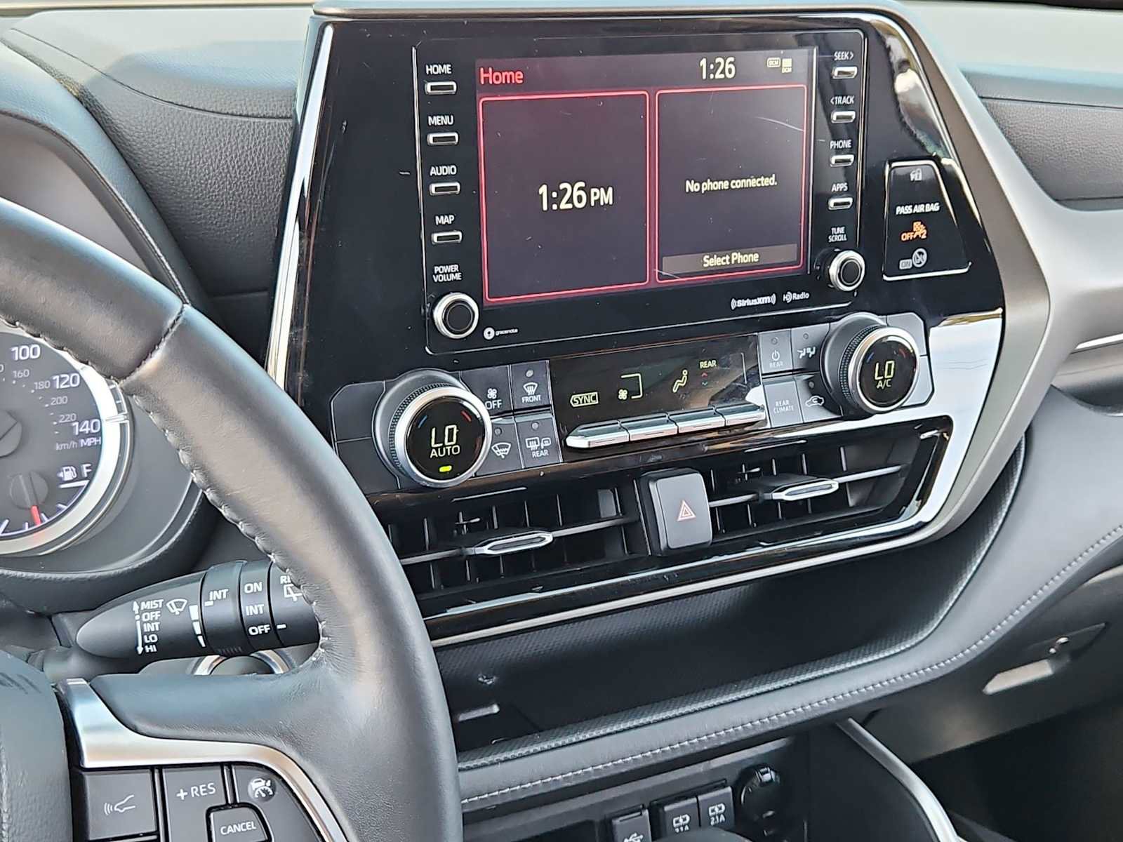 Used 2020 Toyota Highlander LE image 28