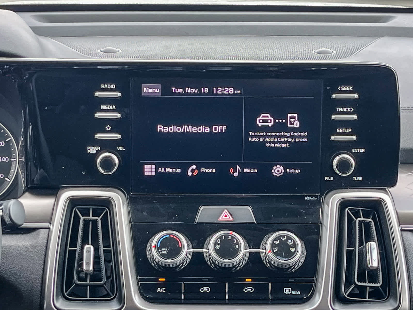 Used 2023 Kia Sorento LX image 13