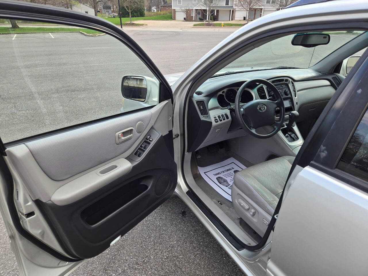 Used 2005 Toyota Highlander 2WD V6 w/ 3rd Row image 17
