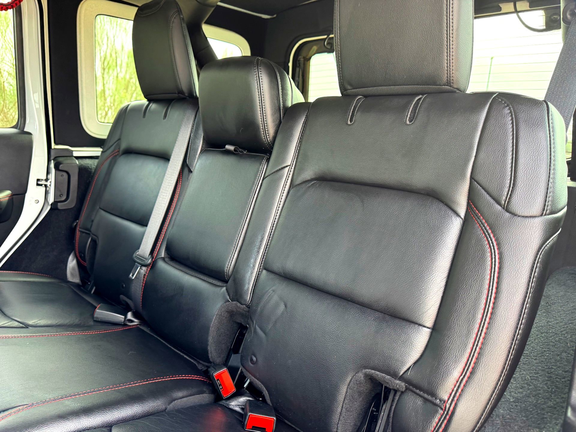 Used 2018 Jeep Wrangler Unlimited Rubicon image 16