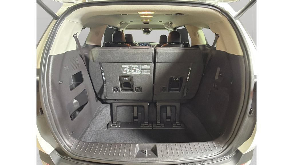Used 2025 Kia Carnival EX FWD image 31