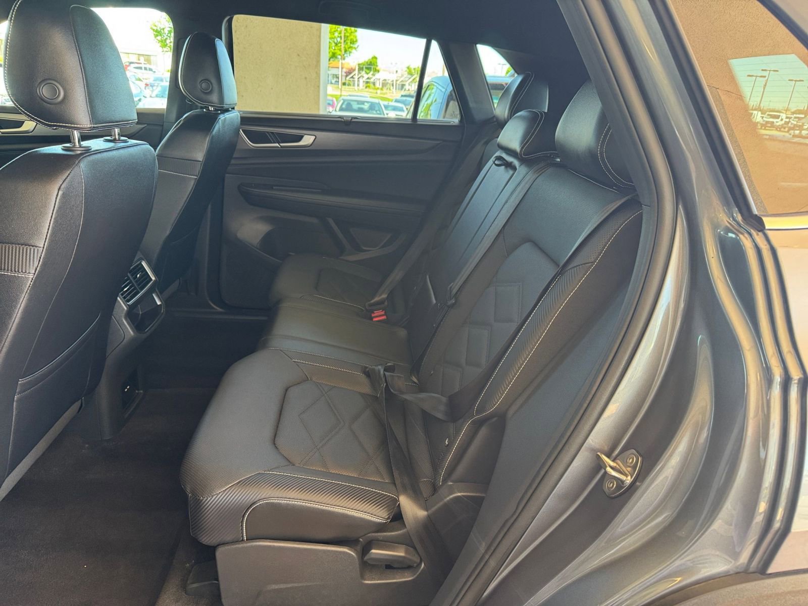 Used 2025 Volkswagen Atlas Cross Sport SE image 28