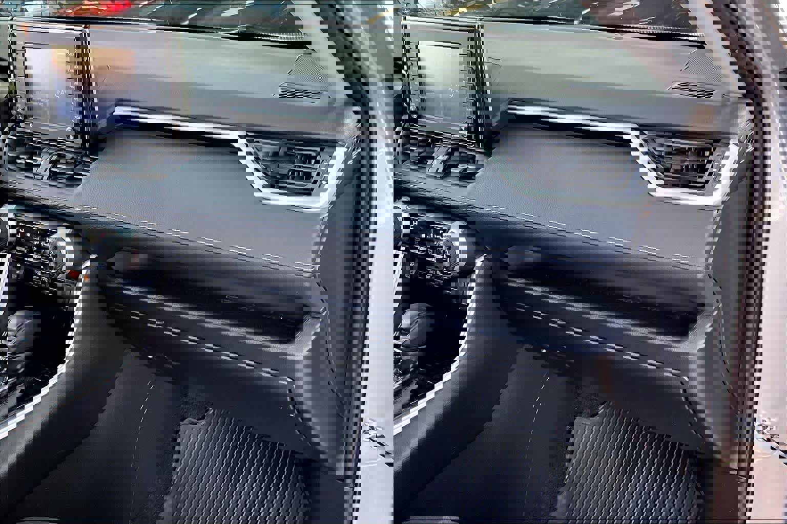 Used 2020 Toyota RAV4 XLE image 19