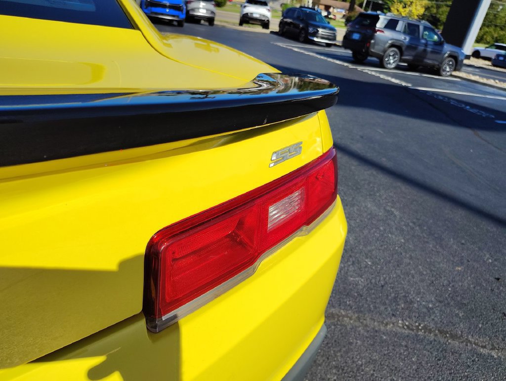 Used 2015 Chevrolet Camaro SS RWD image 6