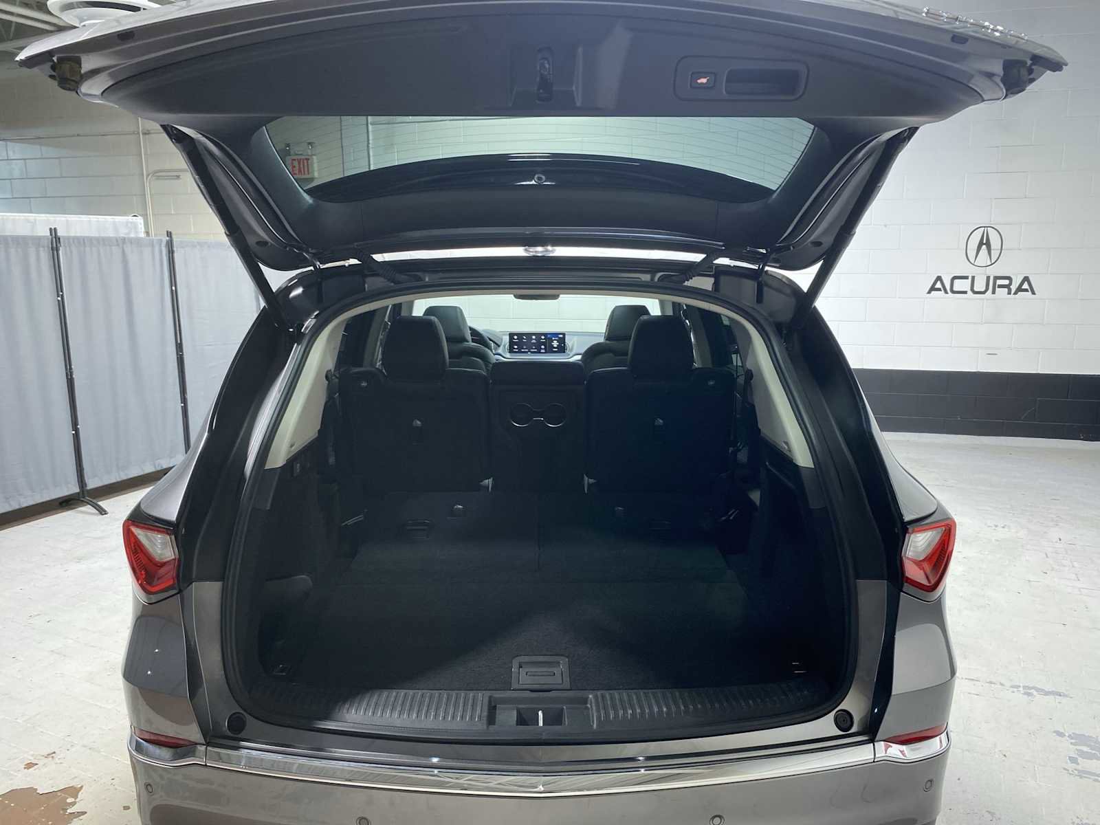 Used 2023 Acura MDX SH-AWD w/ Technology Package image 19