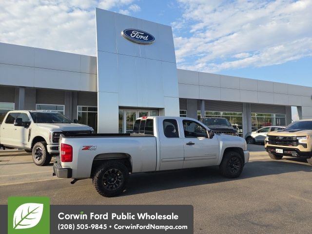 Used 2011 Chevrolet Silverado 1500 LT w/ All-Star Edition AWD/4WD image 6
