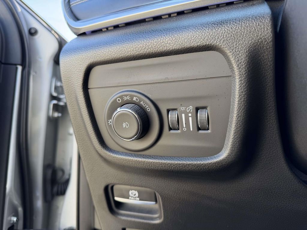 Used 2021 Jeep Grand Cherokee L Overland image 27