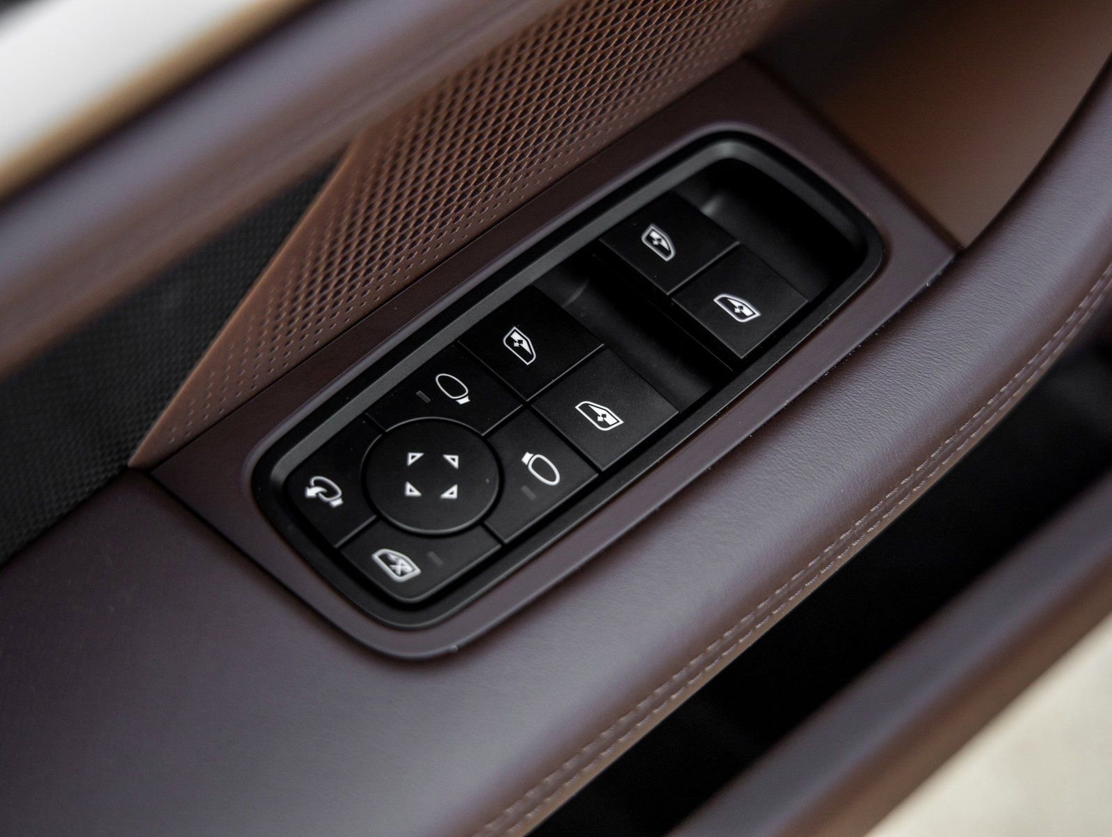 New 2026 Porsche Taycan Turbo S image 23