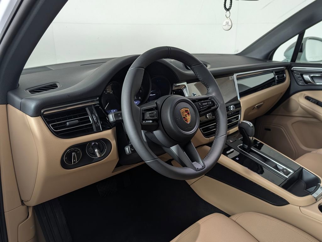 New 2026 Porsche Macan image 4