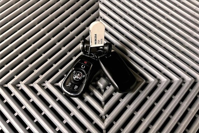 Used 2024 Buick Enclave Avenir image 9