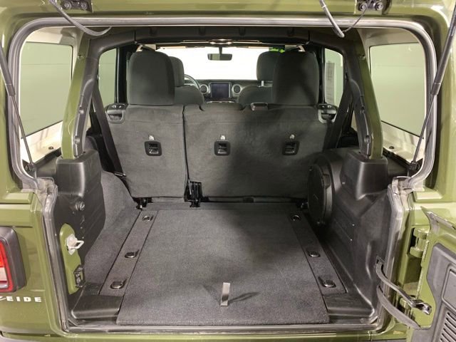 Used 2023 Jeep Wrangler Sahara image 28