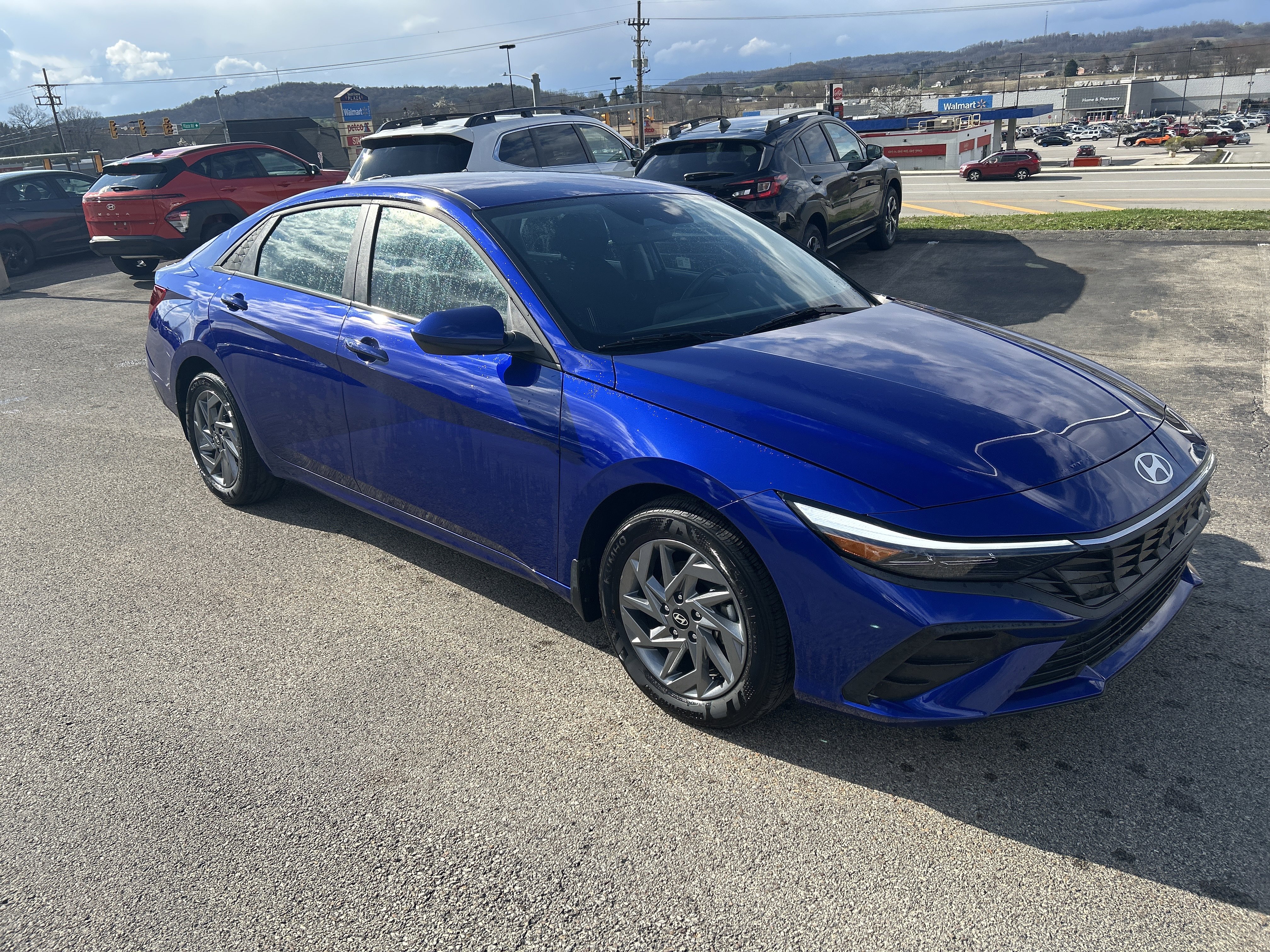Used 2025 Hyundai Elantra Blue image 5